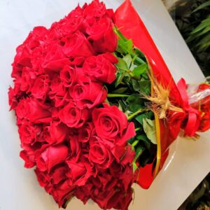 Buquê com 100 rosas colombianas