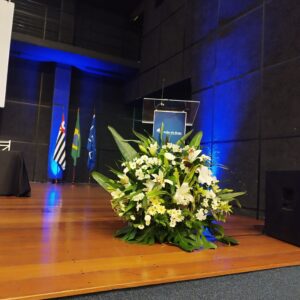 Arranjo frente de palco ou púlpito