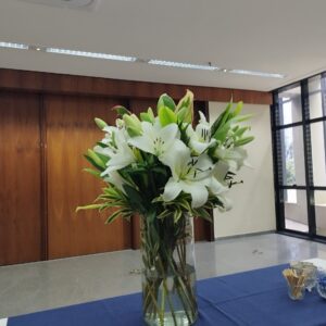 Vaso G com Lírios e Folhagens