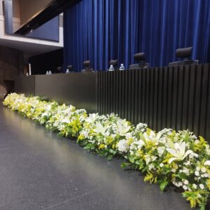 Jardineira para frente de palco